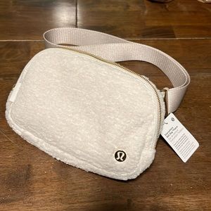 Lululemon Everywhere Belt Bag White Fleece